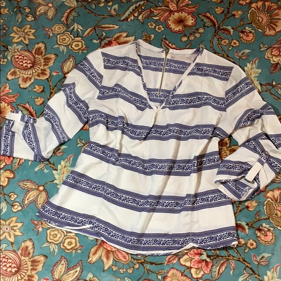 Sfera Tops - A very pretty top!